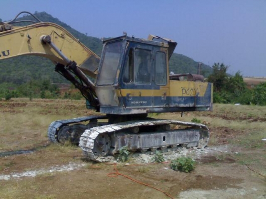 แบคโฮ Komatsu PC200-2 เครื่องปั้มเดิม เอวแน่น มีเล่มทะเบียน
