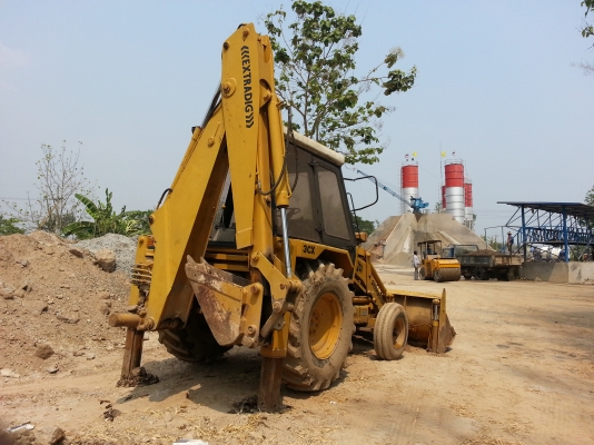 ขายด่วน ตักหน้าขุดหลัง JCB 3CX  อามสไล้ได้ เอกสารเล่มทะเบียน รถถึงชลบุรี แล้วครับ