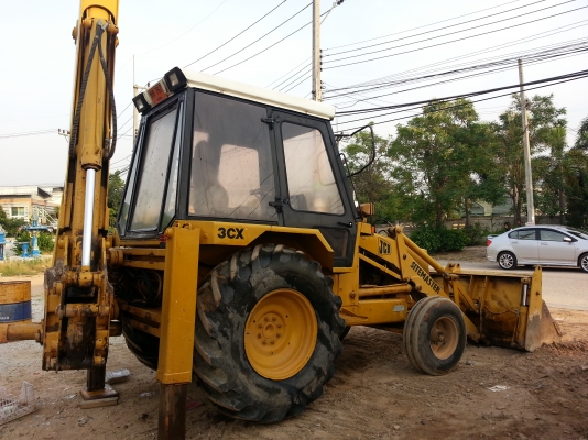 ขายด่วน ตักหน้าขุดหลัง JCB 3CX  อามสไล้ได้ เอกสารเล่มทะเบียน รถถึงชลบุรี แล้วครับ