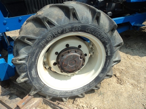 ขายFORD 6640นิวฮอนแลนแท้ ออกห้างเครื่องดีระบบไช้งานปรกติ