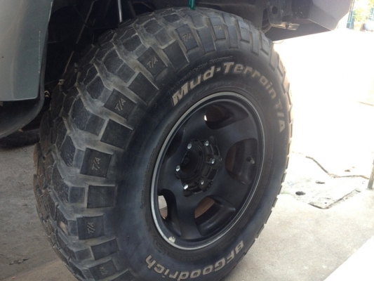 ล้อ vx80 16x8 0 ยาง BF KM2 255 85 16 ปี 09