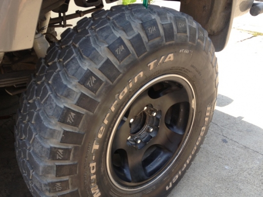 ล้อ vx80 16x8 0 ยาง BF KM2 255 85 16 ปี 09