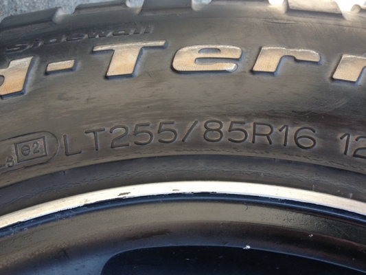 ล้อ vx80 16x8 0 ยาง BF KM2 255 85 16 ปี 09