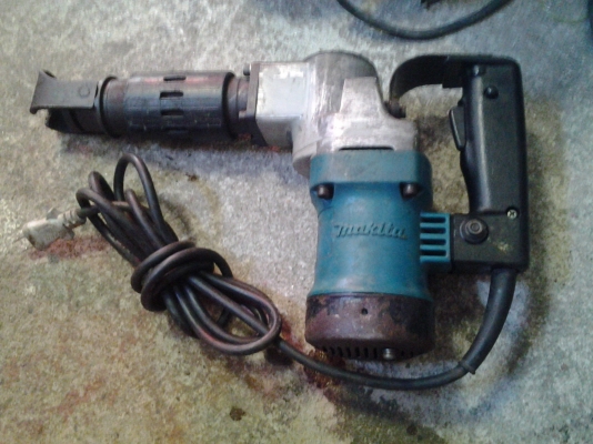 ขาย !! สกัดไฟฟ้า  ยี่ห้อ มากีต้า รุ่น HM0810