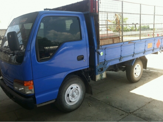 ISUZU NKR 4 ล้อ บรรทุก