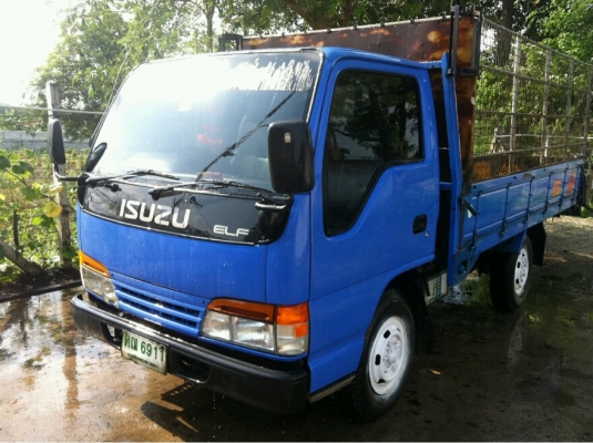 ISUZU NKR 4 ล้อ บรรทุก