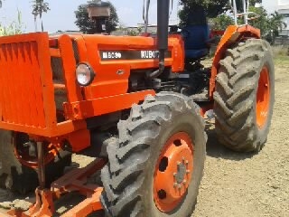 Kubota 4 WD รุ่น 8310  พร้อมใช้ มีเล่มทะเบียน พร้อมโอน