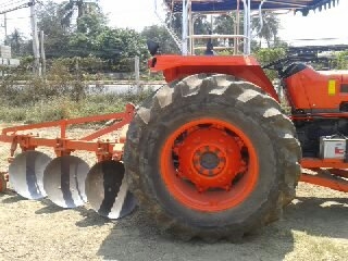 Kubota 4 WD รุ่น 8310  พร้อมใช้ มีเล่มทะเบียน พร้อมโอน