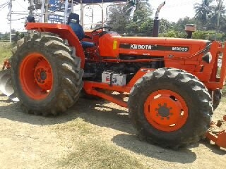 Kubota 4 WD รุ่น 8310  พร้อมใช้ มีเล่มทะเบียน พร้อมโอน