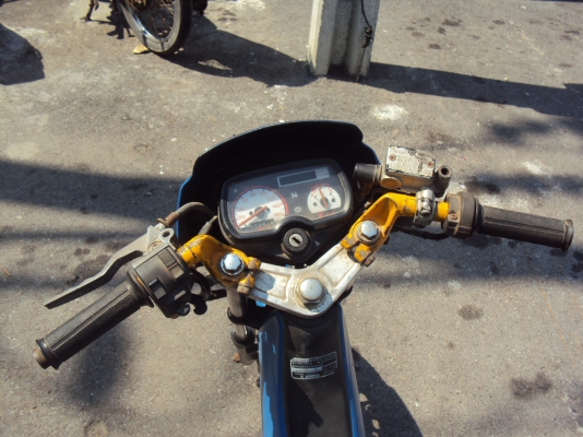 ขายรถฮอนด้าโนวา5เกียร์มีทะเบียนชุดโอนสนใจติดต่อสรกฤช081-8478107