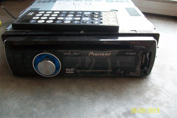 เครื่องเล่นdvdติดรถยนต์