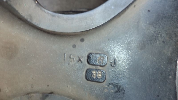 ขายล้อแม็กพร้อมยาง ขอบ 15 นิ้ว 4รู100 กว้าง 6 นิ้ว1ชุด JAPAN แท้