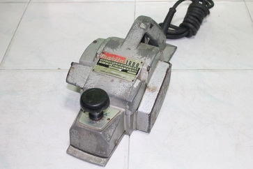 กบไฟฟ้า 3 นิ้ว Makita รุ่น 1600 (750w.) สภาพดีพร้อมใช้ครับ