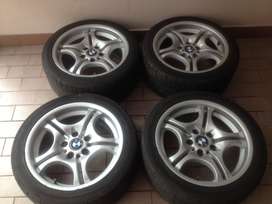 ล้อเเท้ BMW M 17หน้า7ครึ่งหลัง8ครึ่ง5รู120เก่าญี่ปุ่นเเท้สีเดิมตามรูปยางติดมาพอได้ใส่ E36 E46 หล่อเรยครับ ล้อเเท้ BMW M 17หน้า7ครึ่งหลัง8ครึ่ง5รู120เก่าญี่ปุ่นเเท้สีเดิมตามรูปยางติดมาพอได้ใส่ E36 E46 หล่อเรยครับ