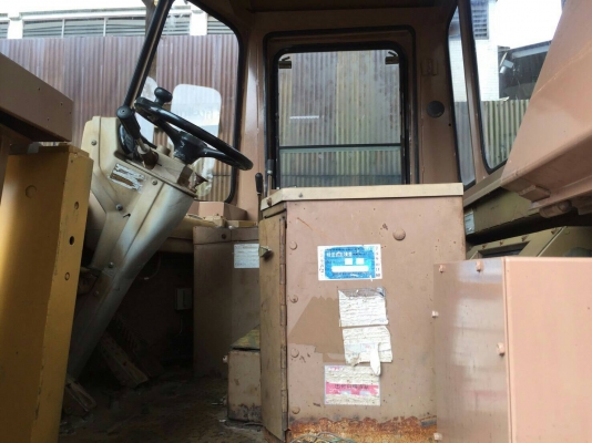 รถตักล้อยาง CAT 926E มีตู้เก๋ง เอกสารเล่มทะเบียน พร้อมใช้ รถตักล้อยาง CAT 926E มีตู้เก๋ง เอกสารเล่มทะเบียน พร้อมใช้