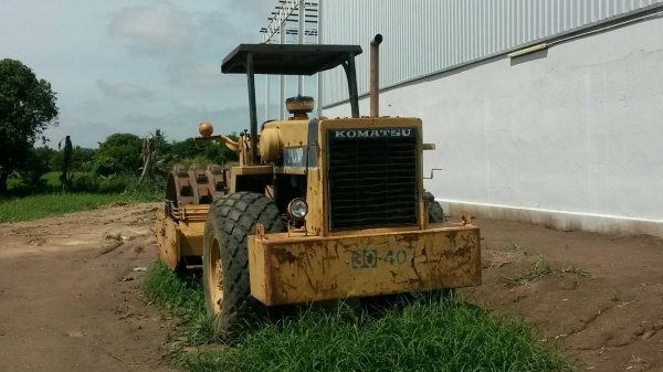 ขาย 600,000 รถบดล้อหนาม KOMATSU 2 เพลา สั่นสะเทือน เครื่องดี เกียร์แรง รถสวยพร้อมใช้ รถอยู่ ปทุมธานี 090-772-3710 090-772-3708