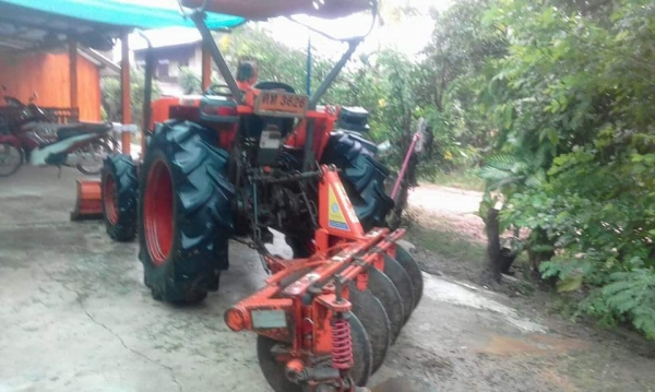 ขายรถไถ L4508 ปี52 อุปกรณ์ครบ ดันหน้า ผานหลัง โรตารี่ สภาพพร้อมใช้งาน ราคา230,000 สนใจโทร 090-8588220คุณนะ 093-3258446คุณบิว เว็บไซต์ส่วนตัว www.narong2truck.com www.truck.in.th/498 ID: narong498 ID: 09332584461 เพจ Facebook ณรงค์ ซื้อขายรถมือสอง กลุ่ม Fa