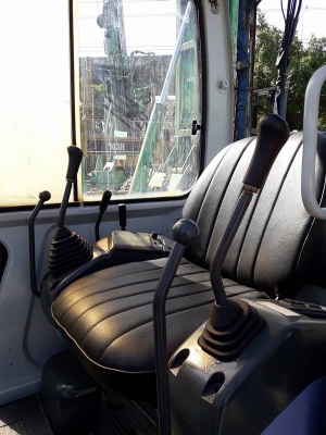 KOMATSU รุ่น PC 40-7