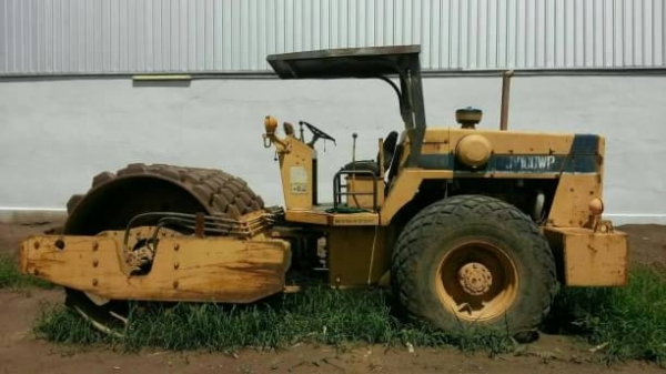 ขาย 600,000 รถบดล้อหนาม KOMATSU 2 เพลา สั่นสะเทือน เครื่องดี เกียร์แรง รถสวยพร้อมใช้ รถอยู่ ปทุมธานี 090-772-3710 090-772-3708