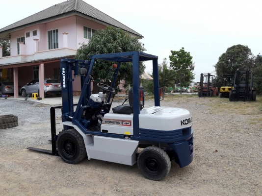 ขายรถยก KOMATSU  FG20-11 เครื่องเบนซิน ยางตันหน้าหลัง มีอิ้ง เสาสูง 3 เมตร ยกได้ 2 ตัน  ติดต่อ 098-7962549