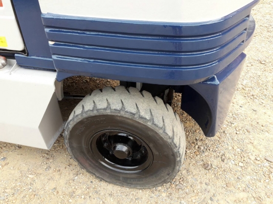 ขายรถยก KOMATSU  FG20-11 เครื่องเบนซิน ยางตันหน้าหลัง มีอิ้ง เสาสูง 3 เมตร ยกได้ 2 ตัน  ติดต่อ 098-7962549