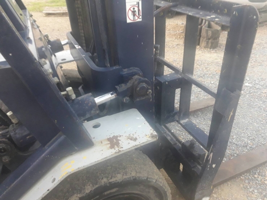 ขายรถยก KOMATSU  FG20-11 เครื่องเบนซิน ยางตันหน้าหลัง มีอิ้ง เสาสูง 3 เมตร ยกได้ 2 ตัน  ติดต่อ 098-7962549