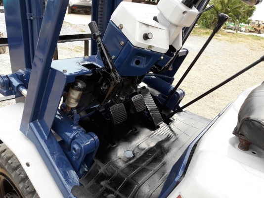 ขายรถยก KOMATSU  FG20-11 เครื่องเบนซิน ยางตันหน้าหลัง มีอิ้ง เสาสูง 3 เมตร ยกได้ 2 ตัน  ติดต่อ 098-7962549