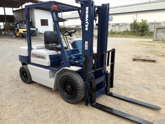 ขายรถยก KOMATSU  FG20-11 เครื่องเบนซิน ยางตันหน้าหลัง มีอิ้ง เสาสูง 3 เมตร ยกได้ 2 ตัน  ติดต่อ 098-7962549