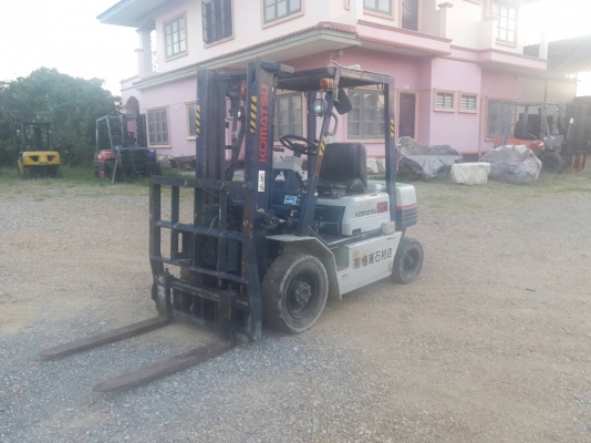 ขายรถยก KOMATSU  FG20-11 เครื่องเบนซิน ยางตันหน้าหลัง มีอิ้ง เสาสูง 3 เมตร ยกได้ 2 ตัน  ติดต่อ 098-7962549