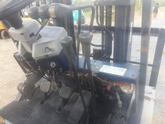 ขายรถยก KOMATSU  FG20-11 เครื่องเบนซิน ยางตันหน้าหลัง มีอิ้ง เสาสูง 3 เมตร ยกได้ 2 ตัน  ติดต่อ 098-7962549