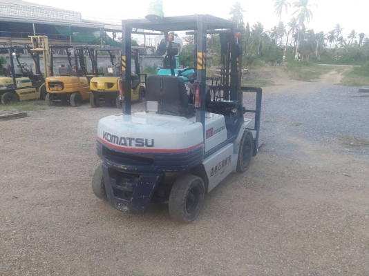 ขายรถยก KOMATSU  FG20-11 เครื่องเบนซิน ยางตันหน้าหลัง มีอิ้ง เสาสูง 3 เมตร ยกได้ 2 ตัน  ติดต่อ 098-7962549