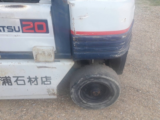 ขายรถยก KOMATSU  FG20-11 เครื่องเบนซิน ยางตันหน้าหลัง มีอิ้ง เสาสูง 3 เมตร ยกได้ 2 ตัน  ติดต่อ 098-7962549