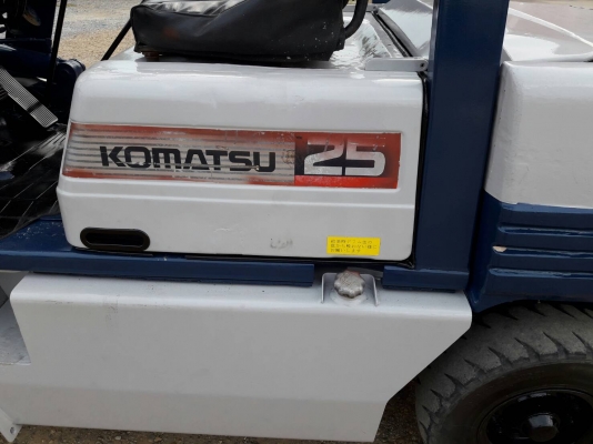 ขายรถยก KOMATSU  FG20-11 เครื่องเบนซิน ยางตันหน้าหลัง มีอิ้ง เสาสูง 3 เมตร ยกได้ 2 ตัน  ติดต่อ 098-7962549