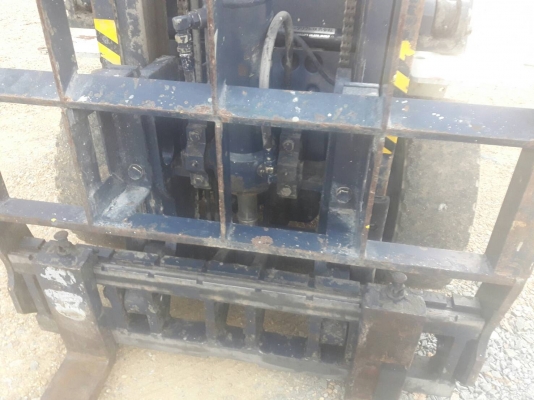 ขายรถยก KOMATSU  FG20-11 เครื่องเบนซิน ยางตันหน้าหลัง มีอิ้ง เสาสูง 3 เมตร ยกได้ 2 ตัน  ติดต่อ 098-7962549
