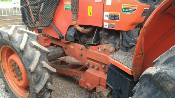 สามย่านแทรคเตอร์ ขายรถไถ KUBOTA M7040 พร้อมดันหน้า  และผาน7 ผ่านงานมา 3,505ชม. ราคา 470,000 รถสภาพเดิมๆ พร้อมใช้  มีรถขนส่งบริการ ร้านสามย่านแทรคเตอร์ อ.แกลง จ.ระยอง 0897489639,0818618678,0899347475 id line=0897489639 id line=0818618678 id line=0899347475