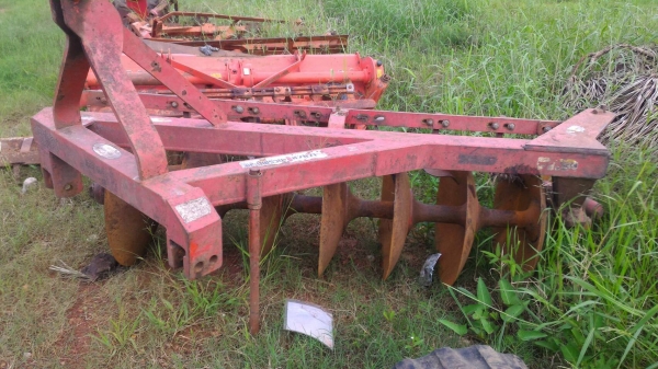 สามย่านแทรคเตอร์ ขายรถไถ KUBOTA M7040 พร้อมดันหน้า  และผาน7 ผ่านงานมา 3,505ชม. ราคา 470,000 รถสภาพเดิมๆ พร้อมใช้  มีรถขนส่งบริการ ร้านสามย่านแทรคเตอร์ อ.แกลง จ.ระยอง 0897489639,0818618678,0899347475 id line=0897489639 id line=0818618678 id line=0899347475