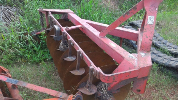 สามย่านแทรคเตอร์ ขายรถไถ KUBOTA M7040 พร้อมดันหน้า  และผาน7 ผ่านงานมา 3,505ชม. ราคา 470,000 รถสภาพเดิมๆ พร้อมใช้  มีรถขนส่งบริการ ร้านสามย่านแทรคเตอร์ อ.แกลง จ.ระยอง 0897489639,0818618678,0899347475 id line=0897489639 id line=0818618678 id line=0899347475