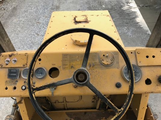 ขายรถบด10ตันDYNAPACรุ่นCC41รถนอกนำเข้า ไม่เคยใช้งานในไทย มีเอกสารพร้อมหน้าเหล็กหลังเหล็ก  บดอัดสั่นสเทือนได้ทั้ง2ล้อ เอวอ่อน  เครื่องยนต์ดีเซล4สูบ สภาพดีพร้อมใช้งานมีให้เลือกหลายคันหลายขนาด