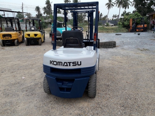ขายรถยก KOMATSU  FG25-11 เครื่องเบนซิน เกียร์ธรรมดา ยางตันหน้าหลัง เสาสูง 3 เมตร ยกได้ 2.5 ตัน  ติดต่อ 098-7962549