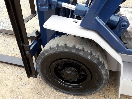 ขายรถยก KOMATSU  FG25-11 เครื่องเบนซิน เกียร์ธรรมดา ยางตันหน้าหลัง เสาสูง 3 เมตร ยกได้ 2.5 ตัน  ติดต่อ 098-7962549