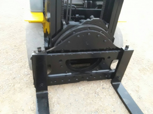ขายรถยก KOMATSU  FG20-16 เครื่องเบนซิน  เกียร์ธรรมดา ยางตันหน้าหลัง เสาสูง 3 เมตร ยกได้ 2 ตัน  ติดต่อ 098-7962549