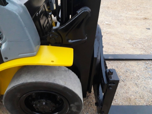 ขายรถยก KOMATSU  FG20-16 เครื่องเบนซิน  เกียร์ธรรมดา ยางตันหน้าหลัง เสาสูง 3 เมตร ยกได้ 2 ตัน  ติดต่อ 098-7962549