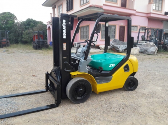 ขายรถยก KOMATSU  FG20-16 เครื่องเบนซิน  เกียร์ธรรมดา ยางตันหน้าหลัง เสาสูง 3 เมตร ยกได้ 2 ตัน  ติดต่อ 098-7962549
