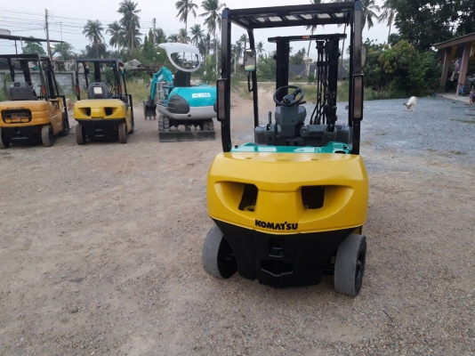 ขายรถยก KOMATSU  FG20-16 เครื่องเบนซิน  เกียร์ธรรมดา ยางตันหน้าหลัง เสาสูง 3 เมตร ยกได้ 2 ตัน  ติดต่อ 098-7962549