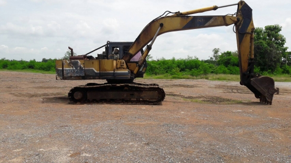 ขายKobelco sk200m2สภาพพร้อมใช้ ติดต่อคุณอ๊อฟพิจิตร086-737-9991