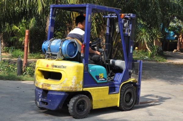 ขายFORKLIFT KOMATSU FG15-17(1.5ตัน) สวยเดิมจากญี่ปุ่น ยังไม่เคยใช้ในไทย 135,000เท่านั้น!!