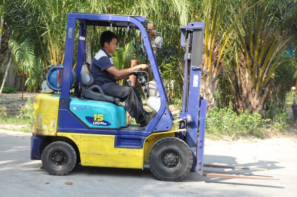 ขายFORKLIFT KOMATSU FG15-17(1.5ตัน) สวยเดิมจากญี่ปุ่น ยังไม่เคยใช้ในไทย 135,000เท่านั้น!!