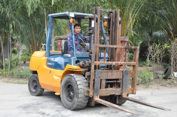 ขายFORKLIFT TOTOTA รุ่น7FD40 งาสไลด์ ดีเซล(4ตัน) สวยเดิมจากญี่ปุ่น ยังไม่เคยใช้ในไทย 380,000เท่านั้น!!