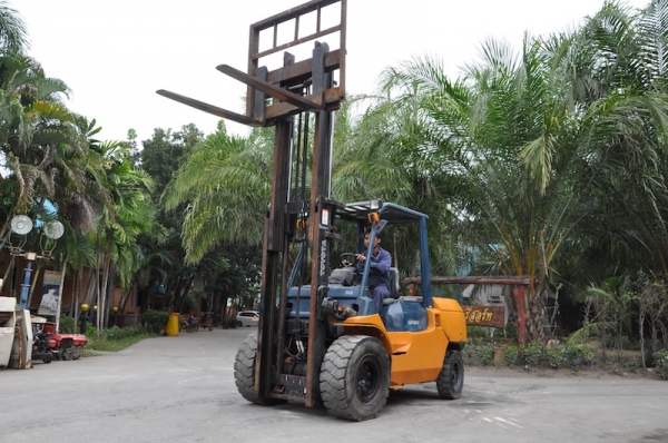 ขายFORKLIFT TOTOTA รุ่น7FD40 งาสไลด์ ดีเซล(4ตัน) สวยเดิมจากญี่ปุ่น ยังไม่เคยใช้ในไทย 380,000เท่านั้น!!