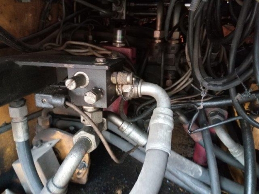 รถปูยาง SUMITOMO HA60W-5 แบบล้อยาง มือสองญี่ปุ่น รถปูยาง SUMITOMO HA60W-5 แบบล้อยาง มือสองญี่ปุ่น